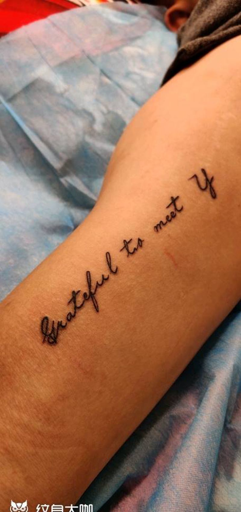 小字母两枚纹身图片_手臂花体字纹身图案
