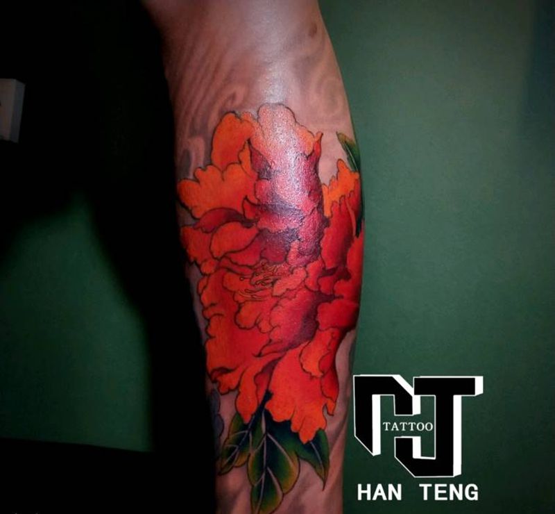 牡丹纹身图片_腿部新传统牡丹纹身图案