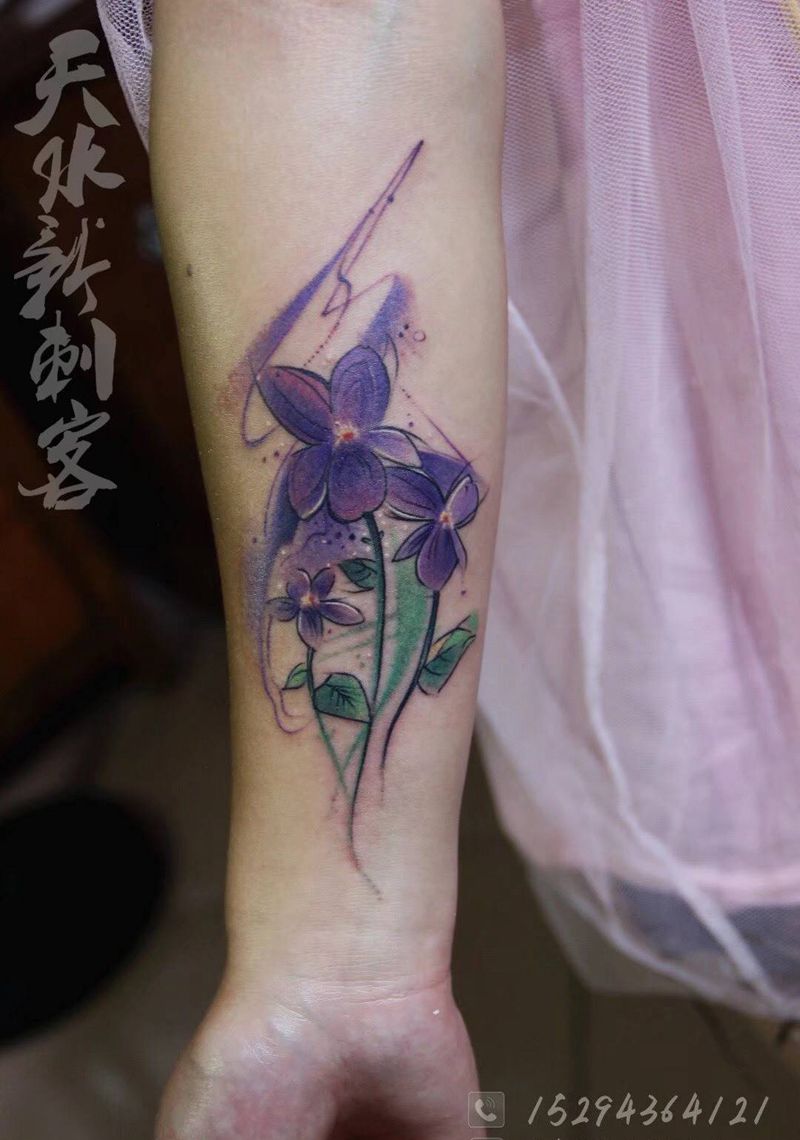 水墨花纹身图片