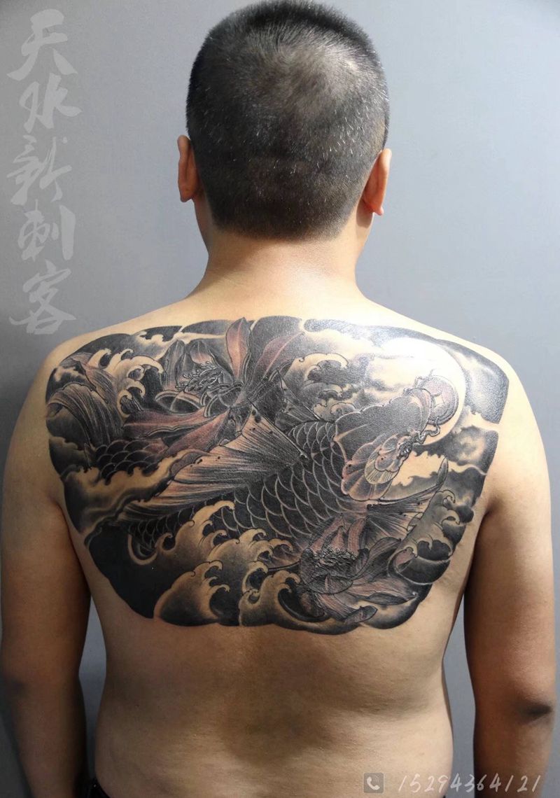 遮盖鲤鱼纹身图片