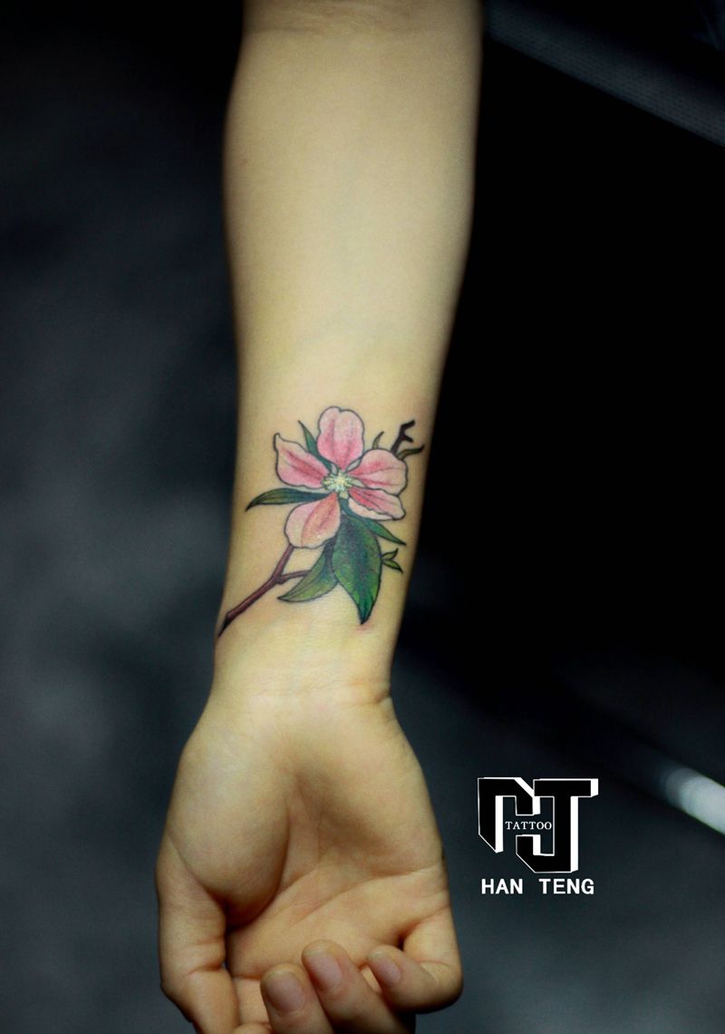 遮盖花纹身图片_手臂新传统纹身图案