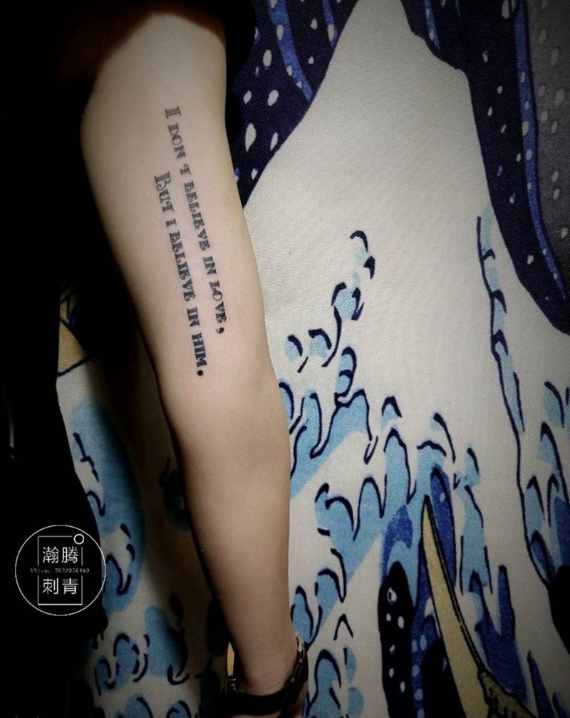 英文字母纹身图片_手臂几何图腾英文字母纹身图案