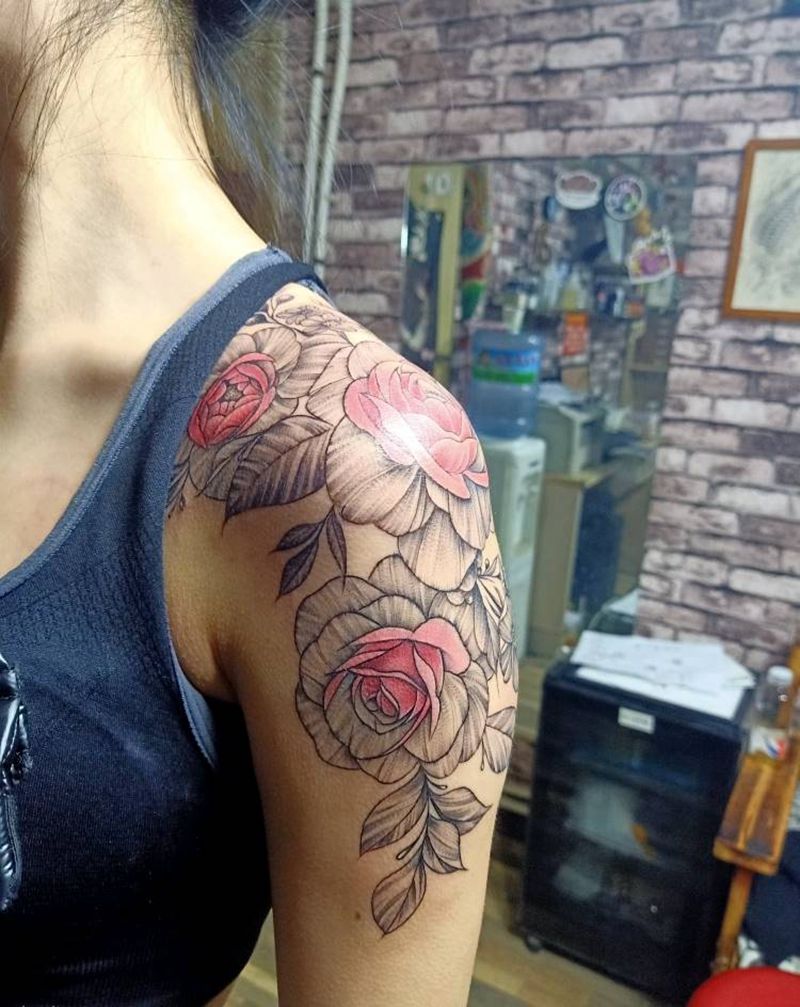 素花纹身图片_肩部胸部纹身图案