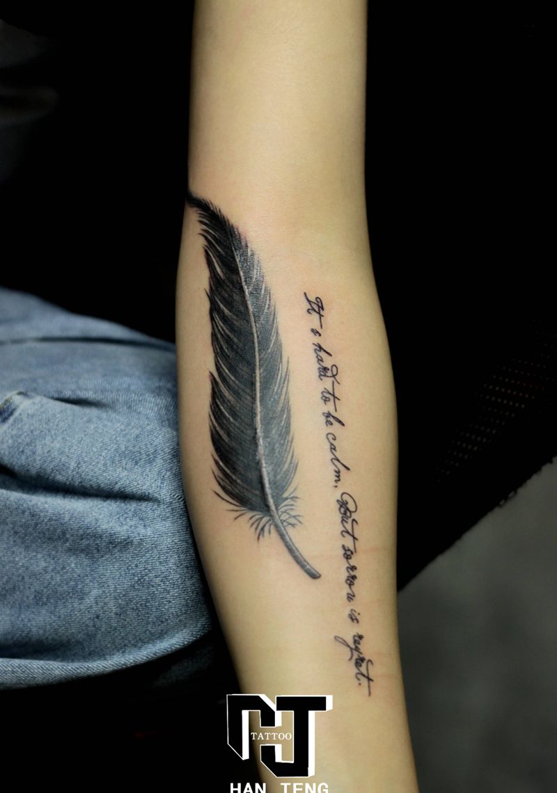 羽毛疤痕遮盖纹身图片_手臂点刺几何纹身图案