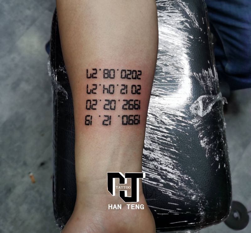 生日纹身图片_手臂几何图腾纹身图案