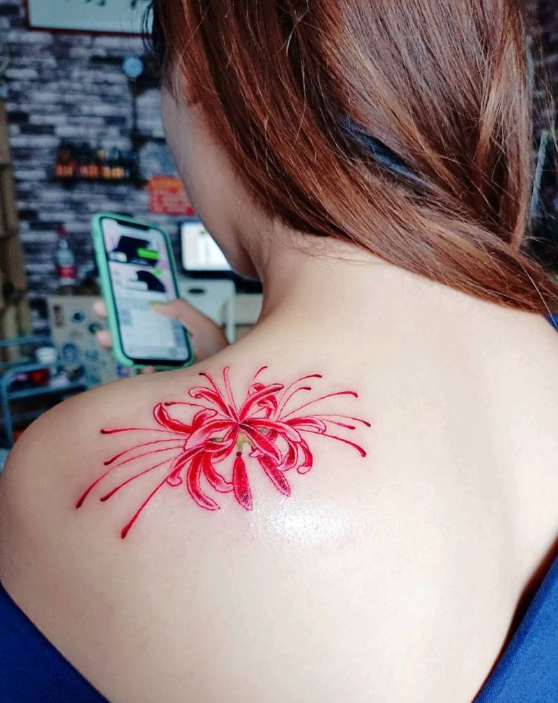 彼岸花纹身图片_肩部纹身图案