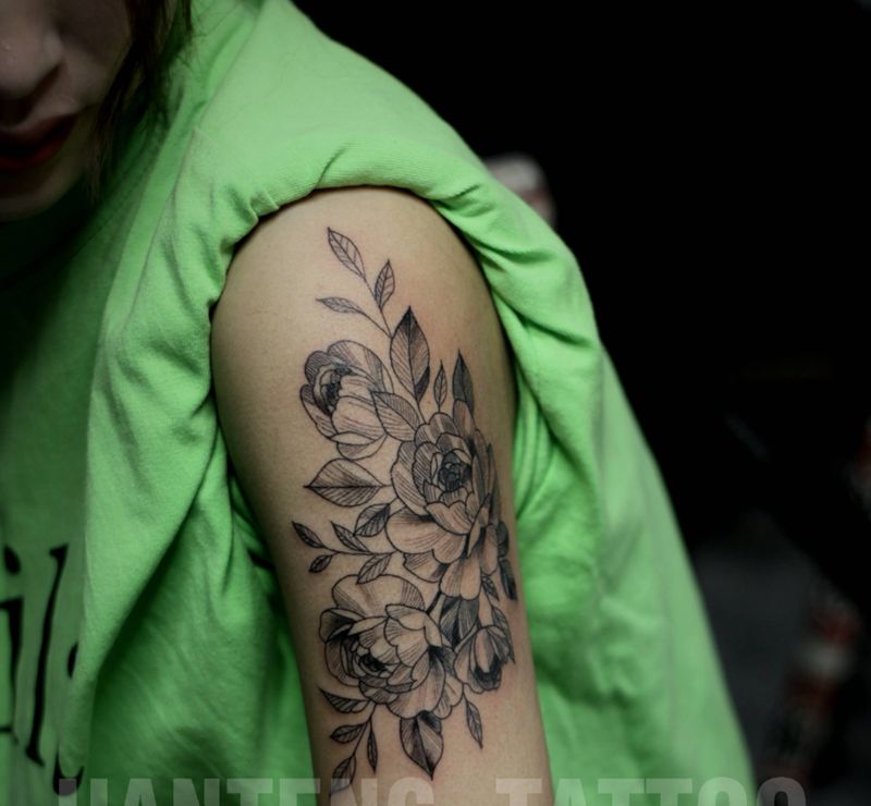 素花纹身图片_手臂点刺素花纹身图案