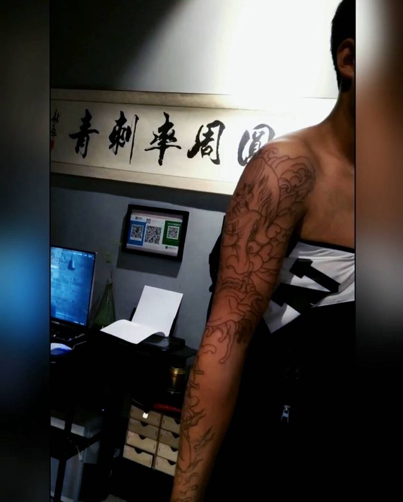 大臂般若线条纹身图片