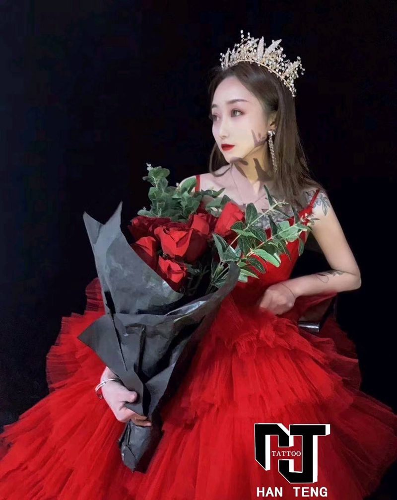 买家秀纹身图片_肩部手臂点刺几何买家秀素花纹身图案