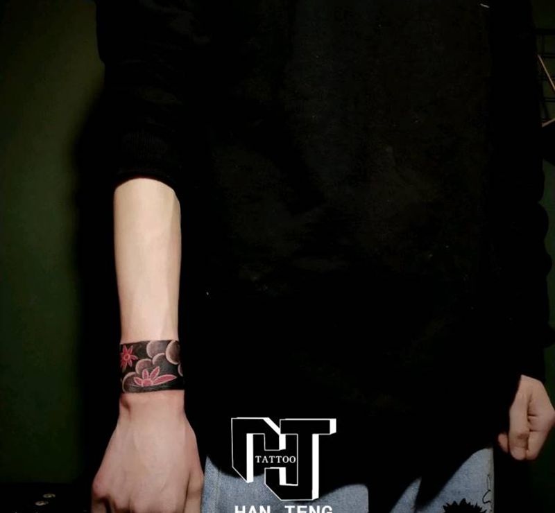 臂环遮盖纹身图片_手臂手部老传统图腾臂环纹身图案