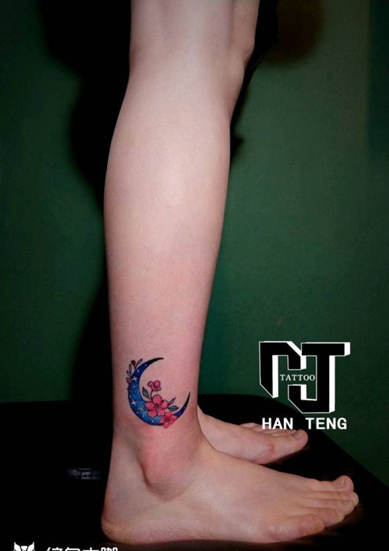 月亮花纹身图片_腿部脚部几何水彩月亮纹身图案