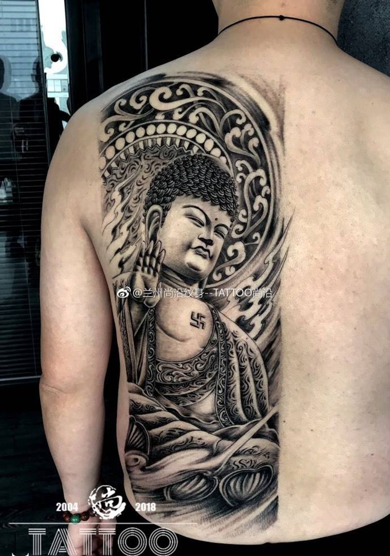 半背佛纹身图片