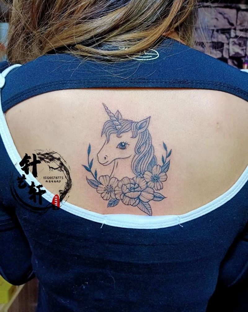 独角兽纹身图片_背部纹身图案