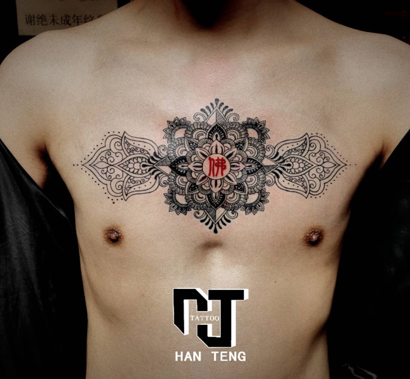 繁花纹身图片_胸部图腾几何繁花纹身图案