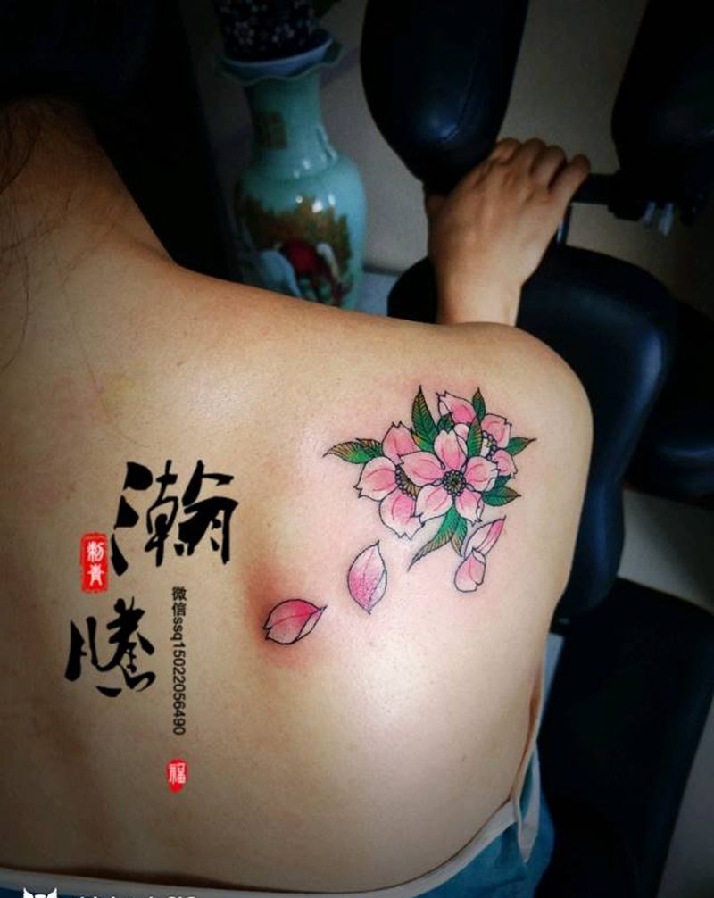 花纹身图片_背部清新植物成品纹身图案