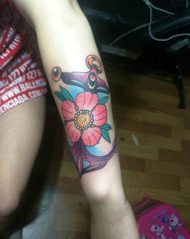 彩色船锚小花花纹身图片