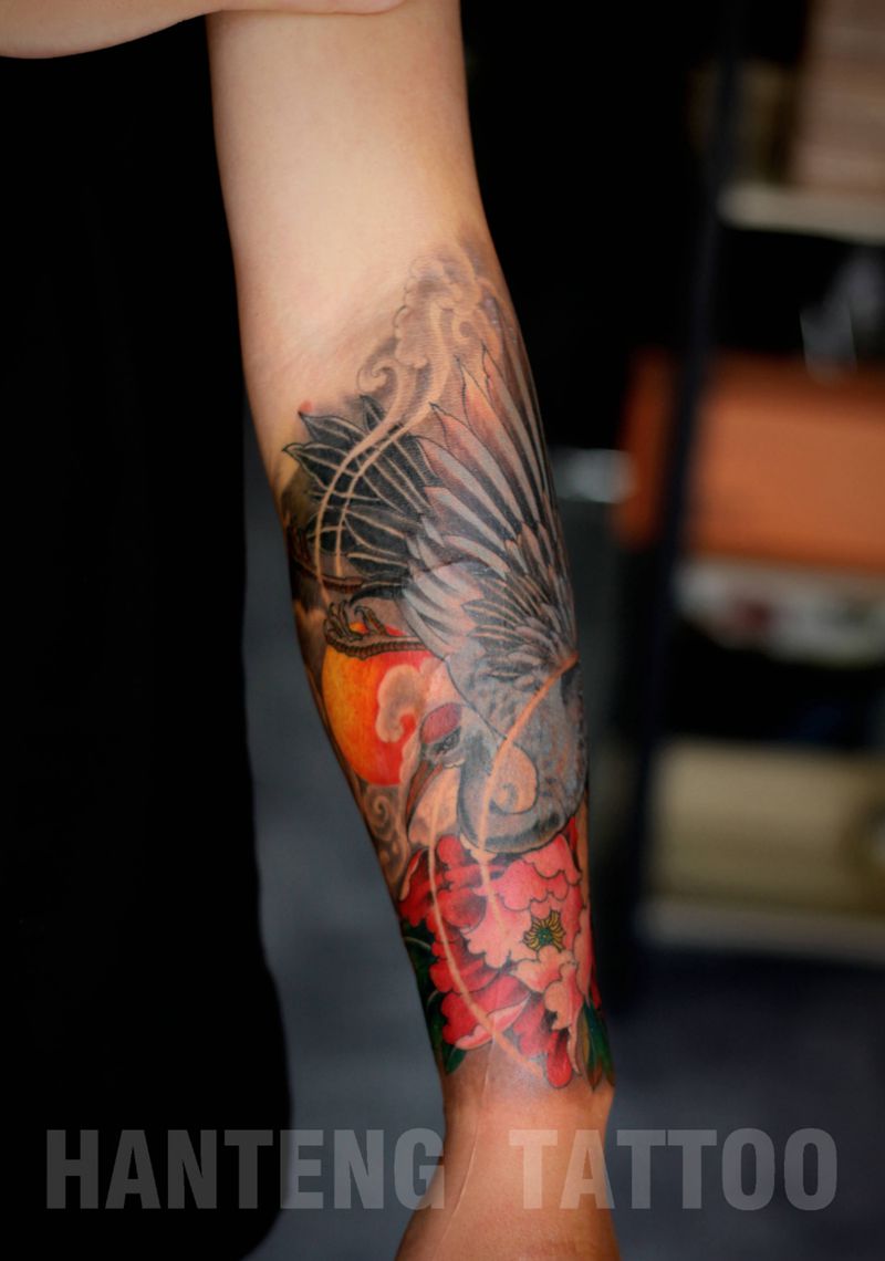 鹤包小臂纹身图片_手臂新传统纹身图案