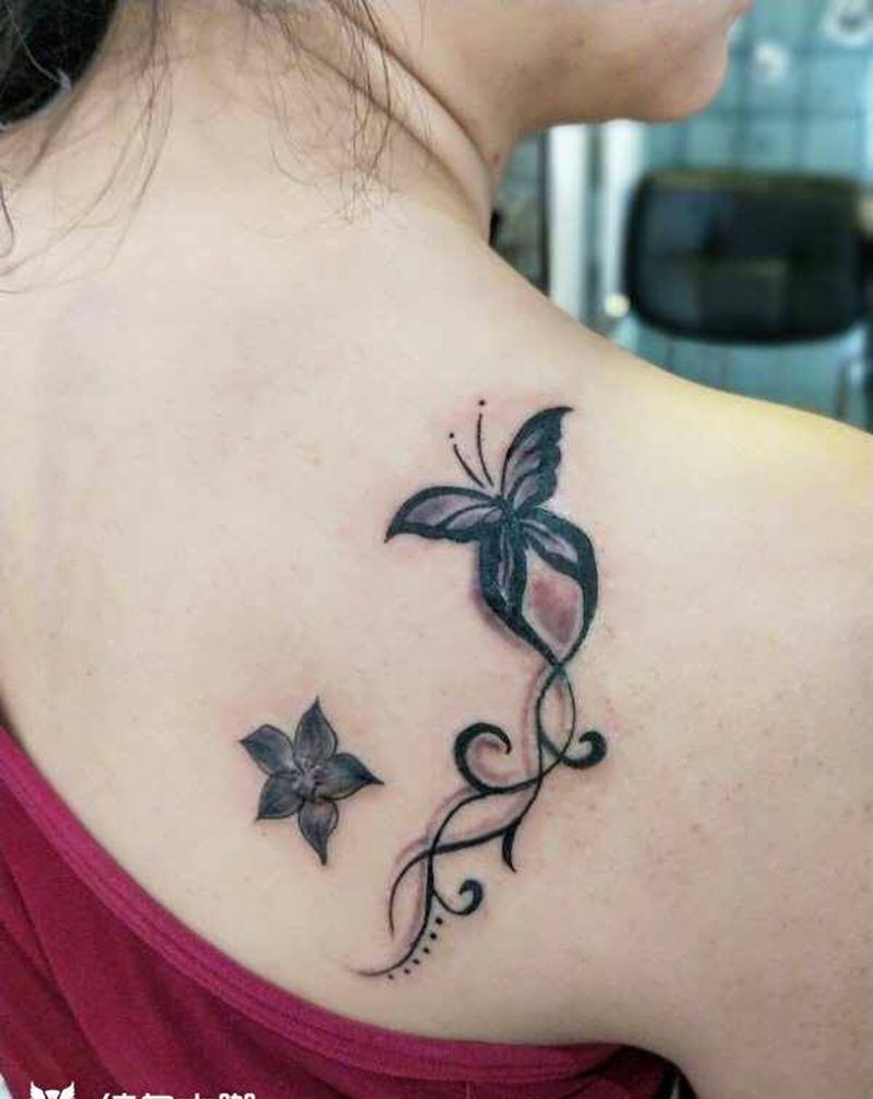 百合花，蝴蝶纹身图片