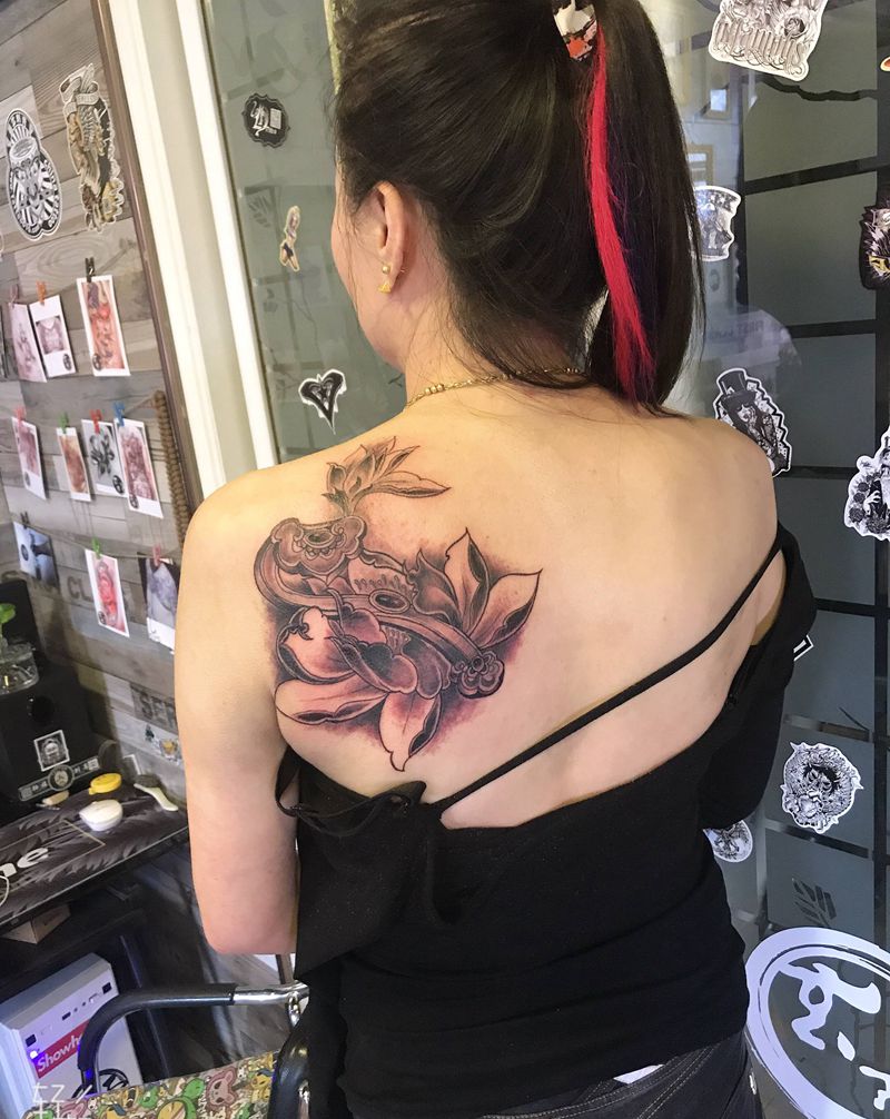 如意.莲纹身图片_肩部新传统莲花纹身图案