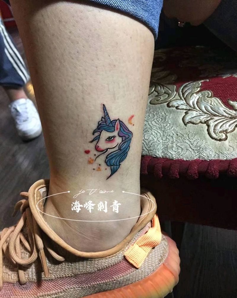 一个神奇的萌宠'独角兽纹身图片_腿部水彩纹身图案