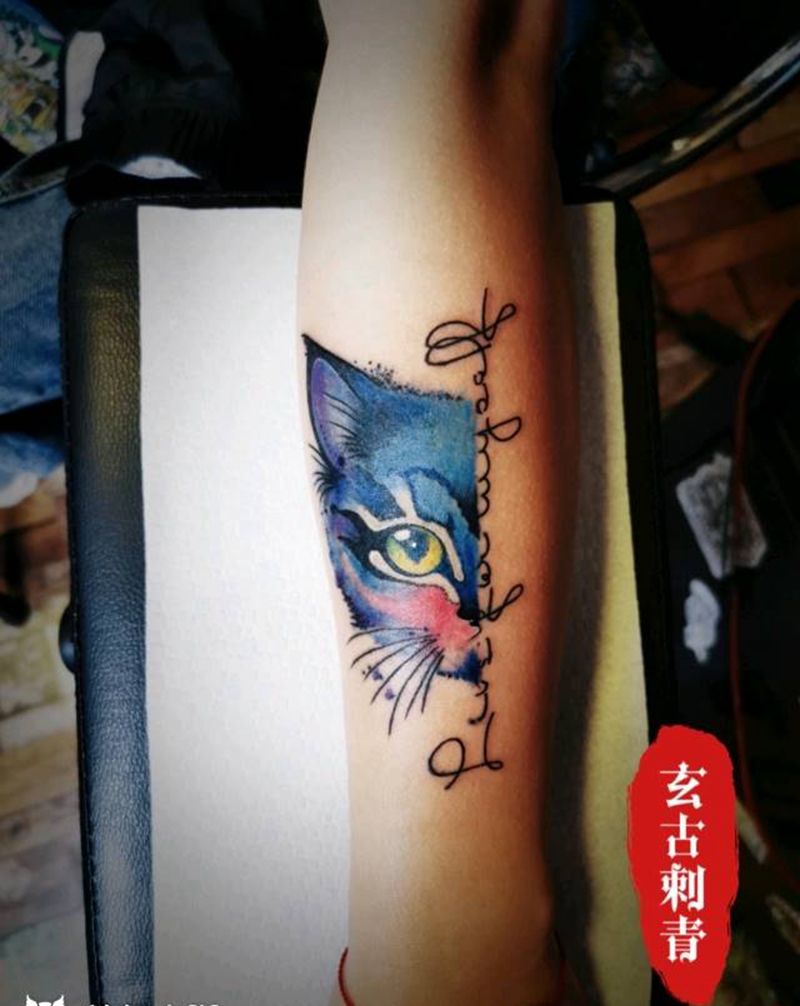 蓝猫纹身图片_手臂水彩纹身图案