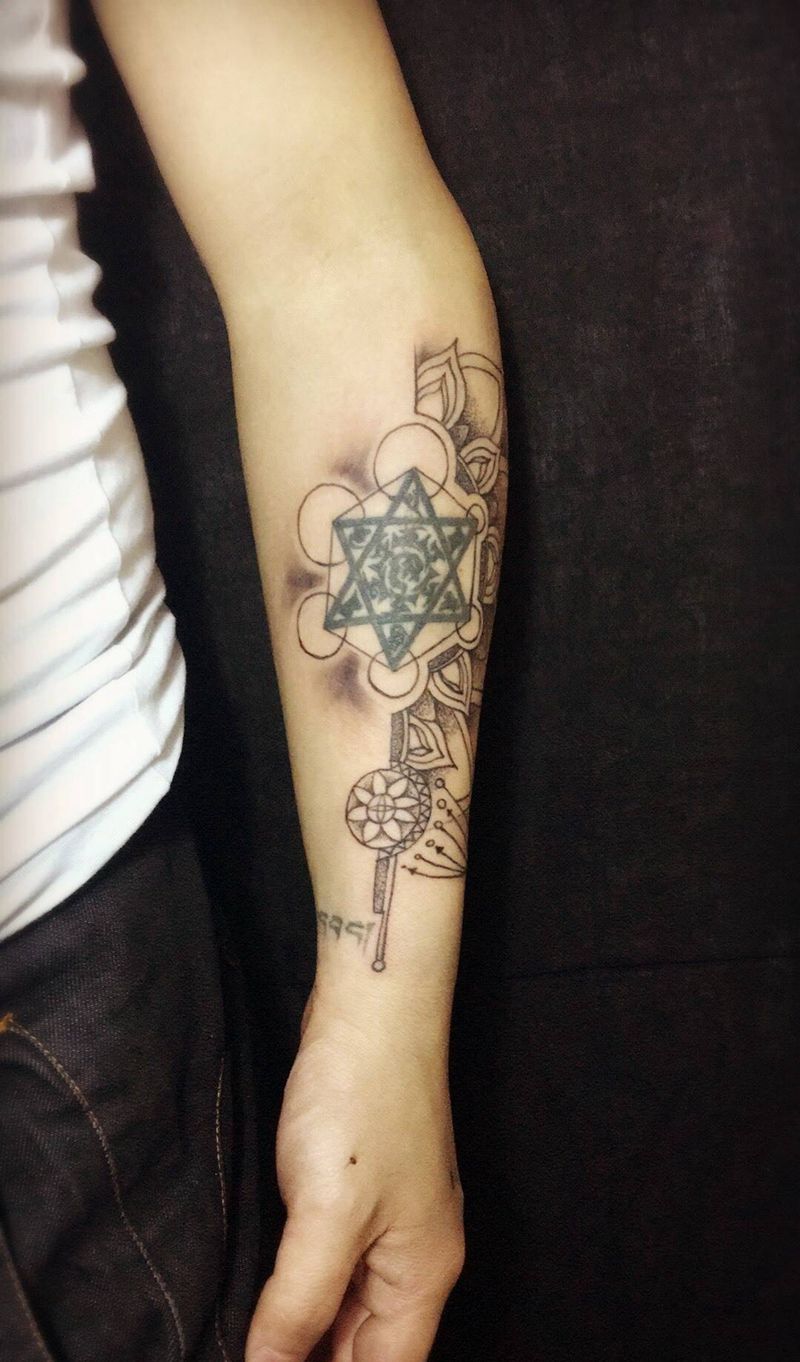 原创  蔓纹身图片_成品手臂欧美传统习俗字符几何宗教图腾原创纹身图案
