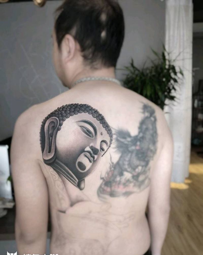 满背佛纹身图片_背部纹身图案
