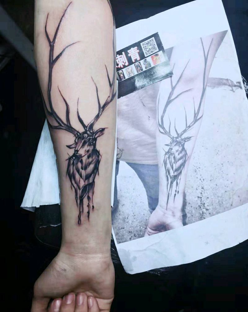 公鹿，顾客自己画的纹身图片_手部手臂老传统纹身图案