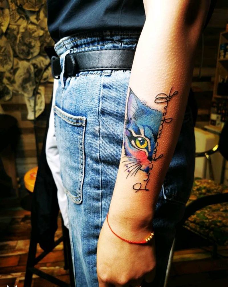 水彩蓝猫纹身图片_手臂水彩新传统纹身图案