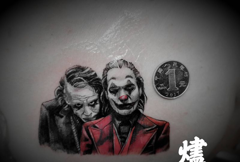 小丑纹身图片_胸部欧美写实纹身图案