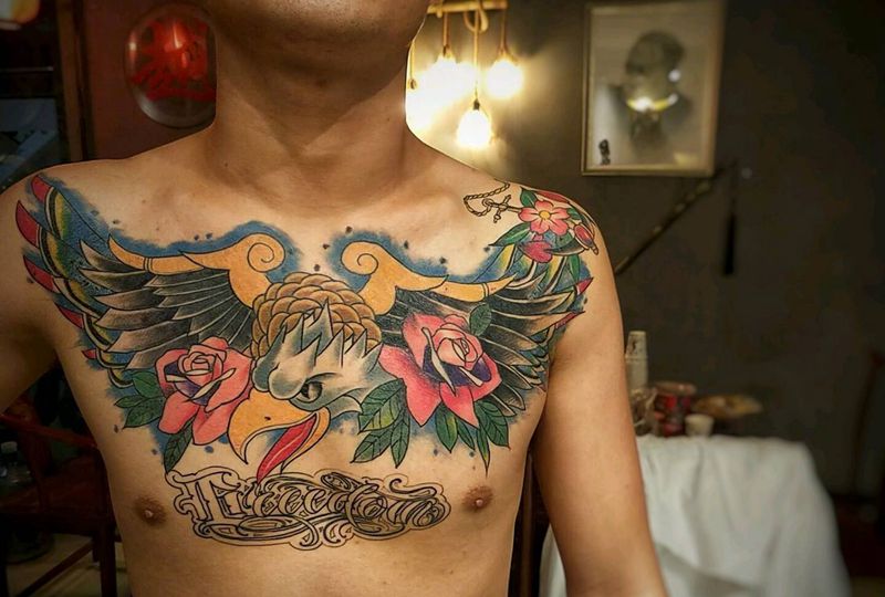 自选纹身图片_胸部Old School纹身图案