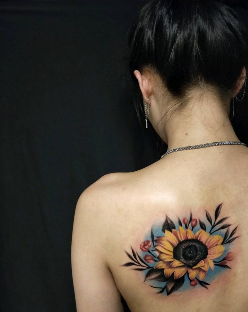 遮盖纹身图片_背部欧美写实水彩纹身图案