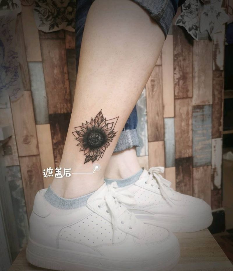 遮盖纹身图片_腿部点刺纹身图案