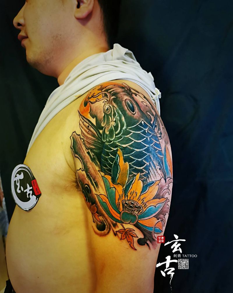 锦鲤纹身图片_手臂新传统鱼纹身图案