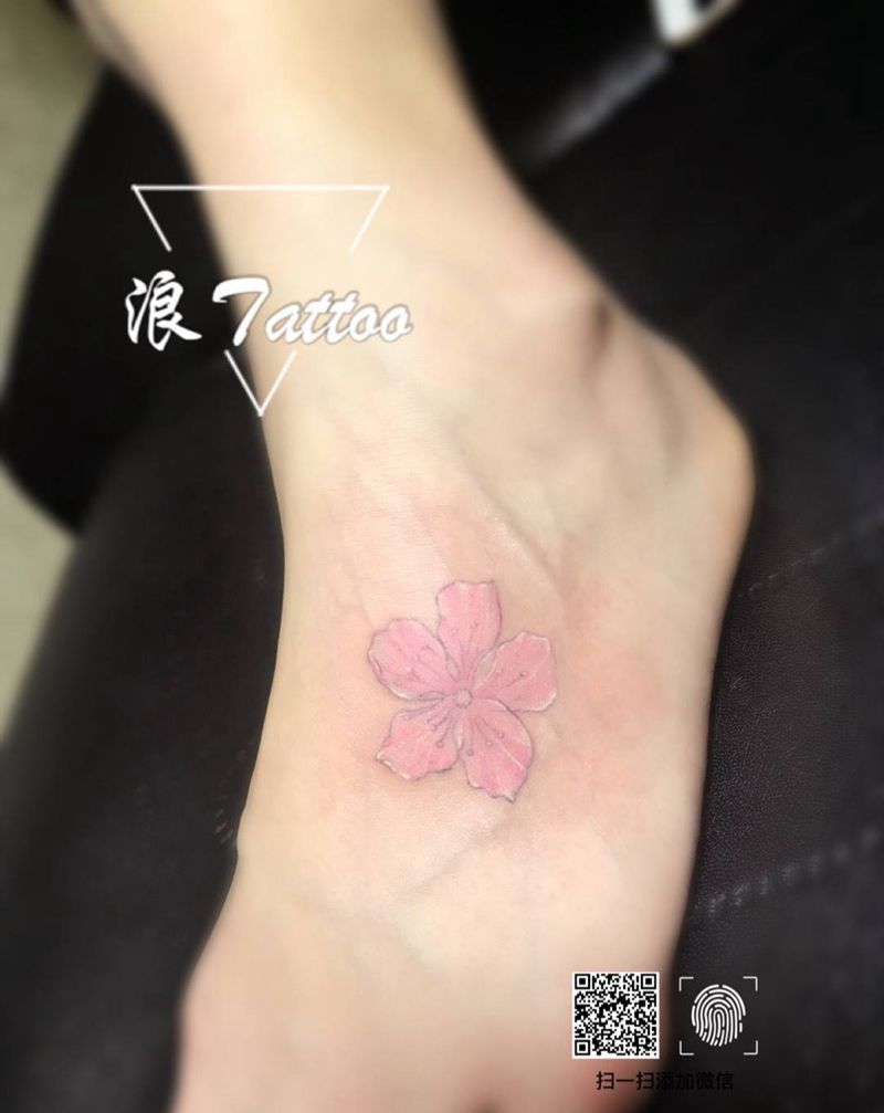 脚背樱花纹身图片