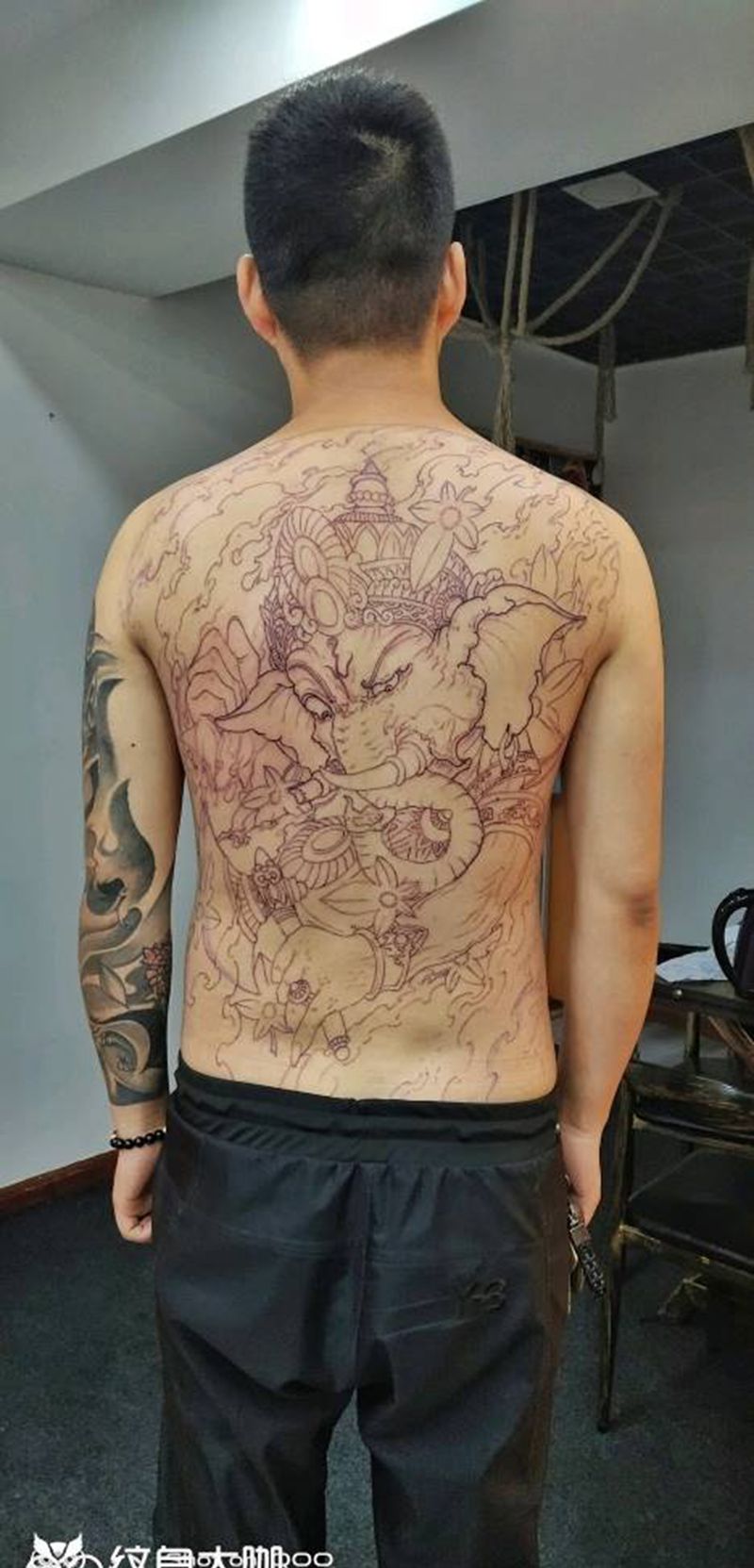 象神纹身图片_背部新传统纹身图案