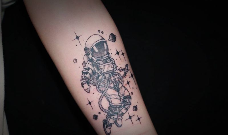 宇航员纹身图片_手臂纹身图案