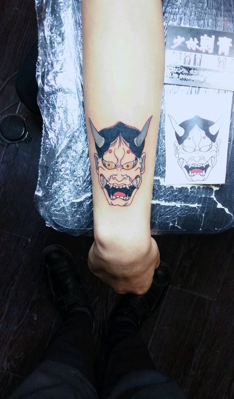 般若一枚纹身图片_手臂手部新传统纹身图案