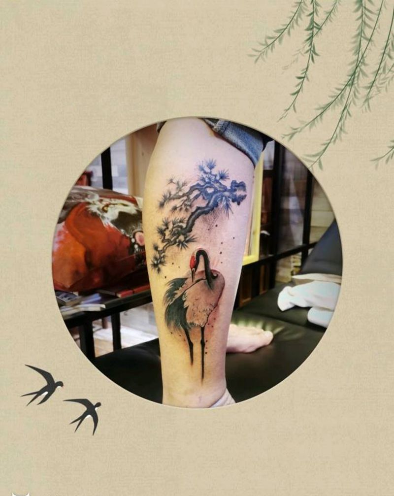 鹤纹身图片_腿部水墨纹身图案