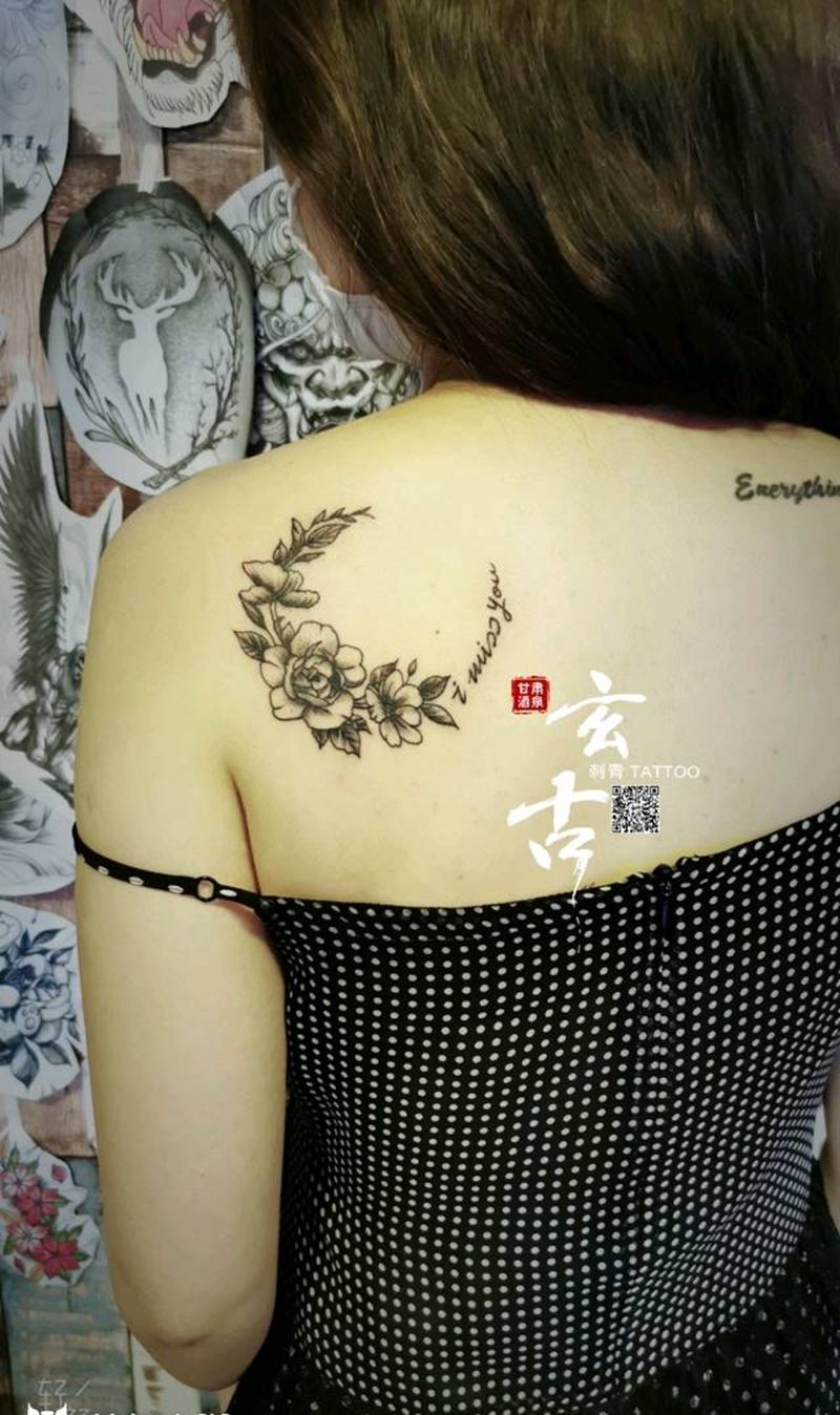 英文素花纹身图片_背部新传统纹身图案