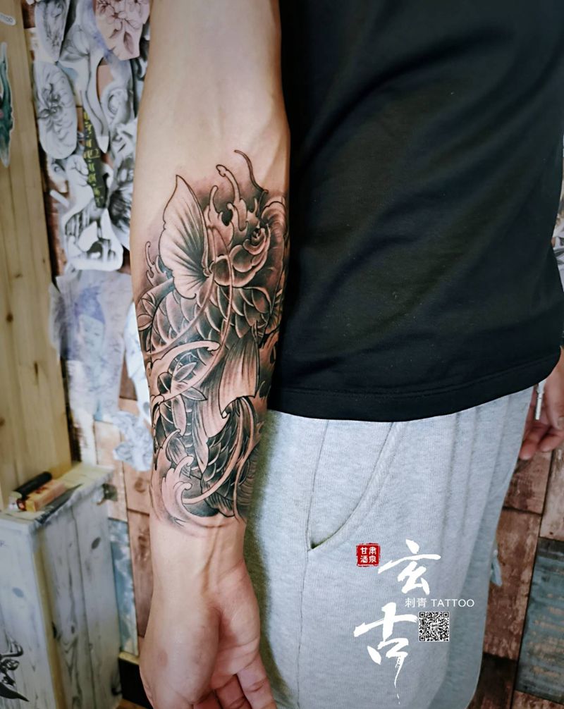 锦鲤纹身图片_手臂新传统锦鲤纹身图案