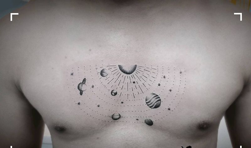 星空纹身图片_胸部点刺纹身图案