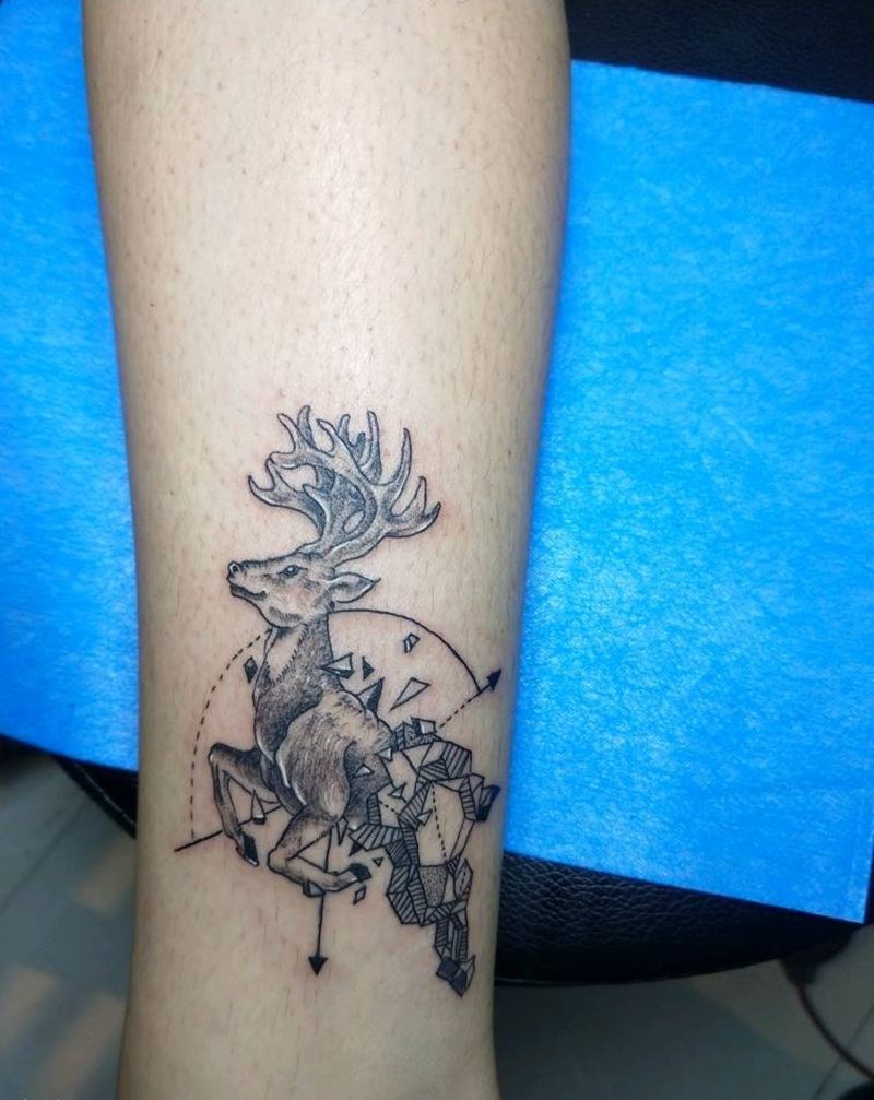 几何小鹿纹身图片_腿部纹身图案