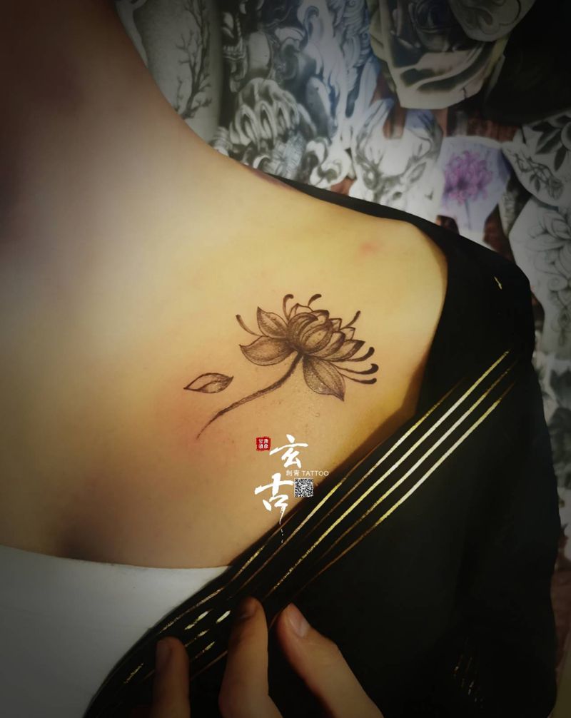 莲花纹身图片_胸部新传统纹身图案