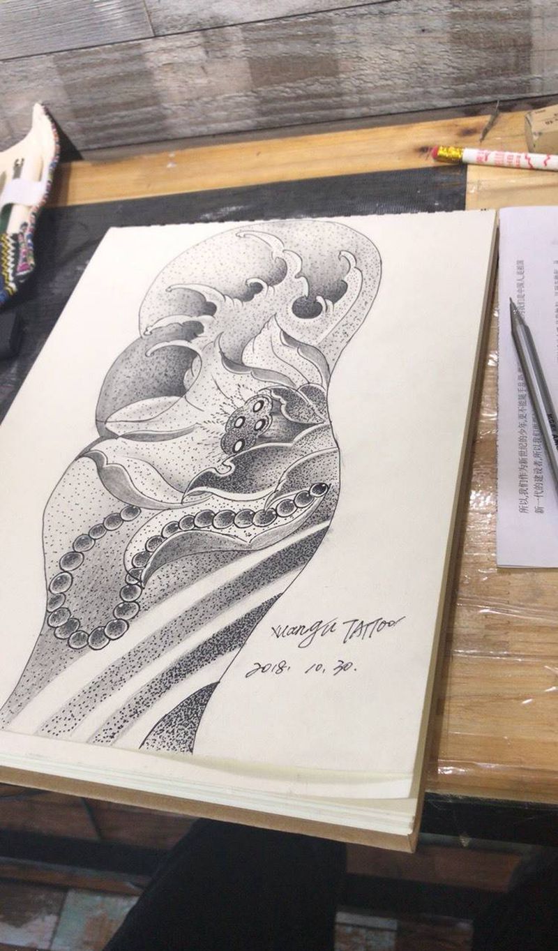 大臂佛珠纹身图片