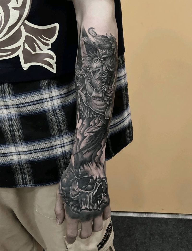 遮盖顾客自己用针扎一样的旧纹身纹身图片_手臂手部纹身图案