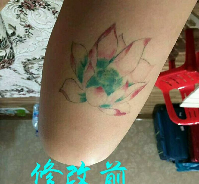 荷花修改纹身图片_腿部新传统纹身图案