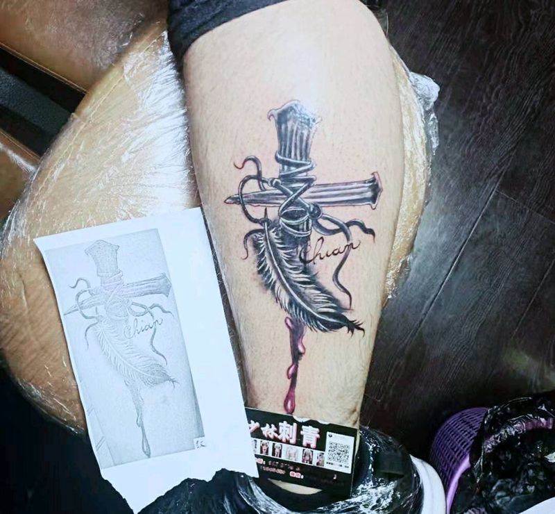 十字架纹身图片_腿部老传统纹身图案