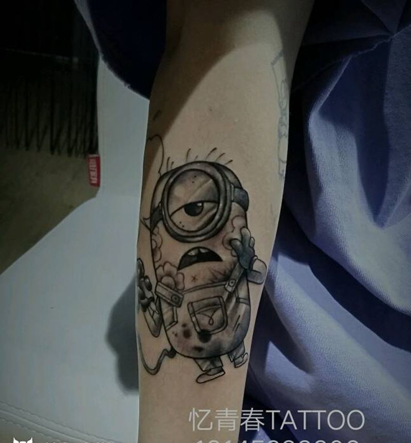 小黄人纹身图片_手臂欧美成品纹身图案
