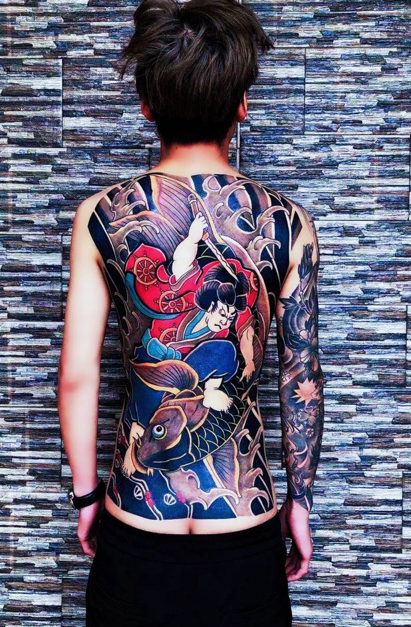 鬼若丸杀鲤纹身图片_背部老传统纹身图案